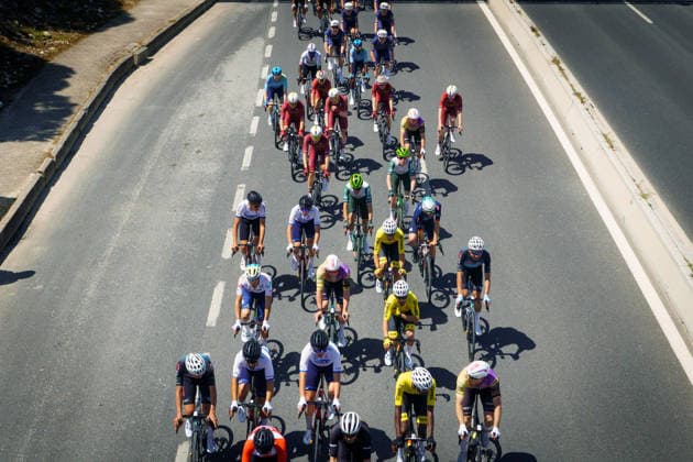 61st Presidential Cycling Tour of Turkiye IZMIR, TURKIYE - APRIL 26: Cyclists compete in the first stage of the 61st Presidential Cycling Tour of Turkiye, a 148-kilometer route from Cesme to Selcuk, on April 26, 2026 in Izmir, Turkiye. Held under the auspices of the Turkish Presidency and supported by the Turkish Youth and Sports Ministry, the 8-stage race is Turkiye s only event in the ProSeries category on the UCI Europe Tour calendar. Ahmet Serdar Eser Anadolu Izmir Turkey. Editorial use only. Please get in touch for any other usage.  Copyright: x2026xAnadoluxAhmetxSerdarxEserx