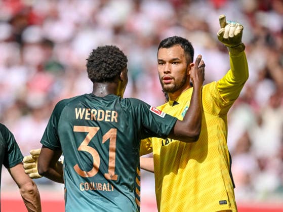 Karim Coulibaly (Werder Bremen) und Torwart Mio Backhaus (Werder Bremen) gestikuliert, gestik waehrend des spiels der Bundesliga zwischen VfB Stuttgart und SV Werder Bremen, MHPArena Stuttgart am 26. April 2026 in Stuttgart, Deutschland. (Foto von Harry Langer DeFodi Images) +++ Karim Coulibaly (Werder Bremen) und Torwart Mio Backhaus (Werder Bremen) gestures during the Bundesliga match between VfB Stuttgart and SV Werder Bremen at MHPArena Stuttgart on April 26, 2026 in Stuttgart, Germany. (Photo by Harry Langer DeFodi Images) DFL regulations prohibit any use of photographs as image sequences and or quasi-video. (Photo by Harry Langer DeFodi Images) DFL regulations prohibit any use of photographs as image sequences and or quasi-video. - *** Karim Coulibaly Werder Bremen and goalkeeper Mio Backhaus Werder Bremen gestures, gestures during the Bundesliga match between VfB Stuttgart and SV Werder Bremen, MHPArena Stuttgart on April 26, 2026 in Stuttgart, Germany Photo by Harry Langer DeFodi Images Karim Coulibaly Werder Bremen and goalkeeper Mio Backhaus Werder Bremen gestures during the Bundesliga match between VfB Stuttgart and SV Werder Bremen at MHPArena Stuttgart on April 26, 2026 in Stuttgart, Germany Photo by Harry Langer DeFodi Images DFL regulations prohibit any use of photographs as image sequences and or quasi video Photo by Harry Langer DeFodi Images DFL regulations prohibit any use of photographs as image sequences and or quasi video