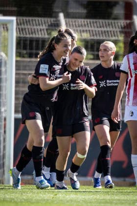 Google Pixel Frauen-Bundesliga; Bayer 04 Leverkusen - SC Freiburg, 26.04.2026 Torjubel nach dem 2:0 durch Estrella Marino Gonzales (Bayer 04 Leverkusen, 10, rechts); Bayer 04 Leverkusen - SC Freiburg an Spieltag 23 der Google Pixel Frauen-Bundesliga am 26.04.2026 im Ulrich-Haberland-Stadion in Leverkusen (Nordrhein-Westfalen). DFL REGULATIONS PROHIBIT ANY USE OF PHOTOGRAPHS AS IMAGE SEQUENCES AND OR QUASI-VIDEO. Copyright: xBEAUTIFULxSPORTS AxelxKohringx