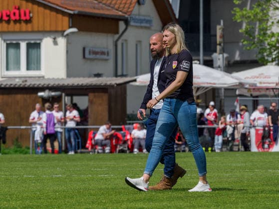 Lisa Lang (VfB Stuttgart , Managerin Sportorganisation Frauenfußball) und Sascha Glass (VfB Stuttgart, General Manager Frauenfußball) GER, VfB Stuttgart vs. SV Meppen, Fussball, 2. Frauen Bundesliga, 23. Spieltag, Spielzeit 2025 2026, 26.04.2026 GER, VfB Stuttgart vs. SV Meppen, Fussball, 2. Frauen Bundesliga, 23. Spieltag, Spielzeit 2025 2026, 26.04.2026 Stuttgart Copyright: xEibner-Pressefoto CarstenxSchwerx EP_CSG