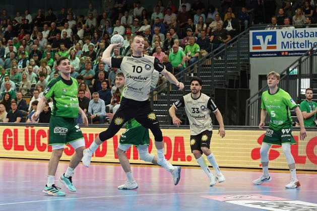 26.04.2026, xovx, Handball Daikin Handball Bundesliga, HSG Wetzlar - Bergischer HC v.l. Josip Simic (HSG Wetzlar), Niklas Theiß (HSG Wetzlar), Fynn Hangstein (Bergischer HC), Eloy Morante Maldonado (Bergischer HC), Tristan Kirschner (HSG Wetzlar) Wetzlar Buderus-Arena Hessen Deutschland (DE)