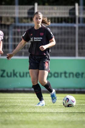 Google Pixel Frauen-Bundesliga; Bayer 04 Leverkusen - SC Freiburg, 26.04.2026 Katharina Piljic (Bayer 04 Leverkusen, 6); Bayer 04 Leverkusen - SC Freiburg an Spieltag 23 der Google Pixel Frauen-Bundesliga am 26.04.2026 im Ulrich-Haberland-Stadion in Leverkusen (Nordrhein-Westfalen). DFL REGULATIONS PROHIBIT ANY USE OF PHOTOGRAPHS AS IMAGE SEQUENCES AND OR QUASI-VIDEO. Copyright: xBEAUTIFULxSPORTS AxelxKohringx