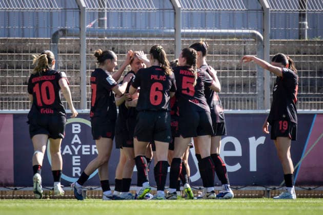 Google Pixel Frauen-Bundesliga; Bayer 04 Leverkusen - SC Freiburg, 26.04.2026 Torjubel nach dem 3:0 per Elfmeter durch Cornelia Kramer (Bayer 04 Leverkusen, 7); Bayer 04 Leverkusen - SC Freiburg an Spieltag 23 der Google Pixel Frauen-Bundesliga am 26.04.2026 im Ulrich-Haberland-Stadion in Leverkusen (Nordrhein-Westfalen). DFL REGULATIONS PROHIBIT ANY USE OF PHOTOGRAPHS AS IMAGE SEQUENCES AND OR QUASI-VIDEO. Copyright: xBEAUTIFULxSPORTS AxelxKohringx