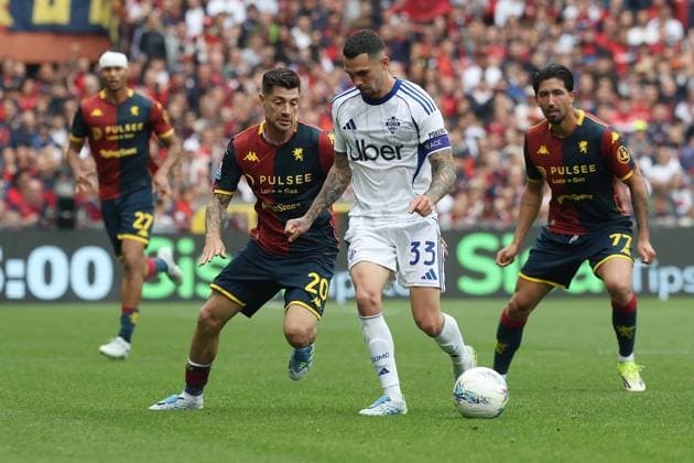 Foto IPP ACGE Genova 26 04 2026 Campionato di Calcio Serie A 2025 2026 Genoa-Como nella foto: Lucas Da Cunha e Ruslan Malinovskyi Italy Photo Press World Copyright Genova italy Italia ITALY  Copyright: xR4924_italyphotopressx