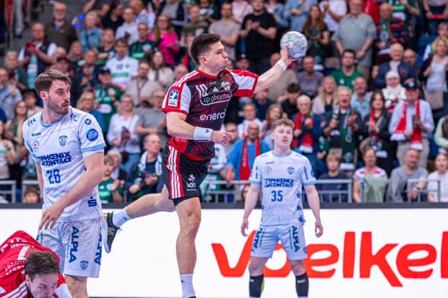 Renars Uscins (TSV Hannover-Burgdorf, Nr. 10) (v.l.), TSV Hannover-Burgdorf (rot) gegen TBV Lemgo Lippe (weiß) am 29. Spieltag der Saison 2025 2026 in der DAIKIN Handball-Bundesliga (26.04.2026, ZAG Arena (Hannover, GER), Copyright: xJanxGuentherx xTSVxHannover-Burgdorfx