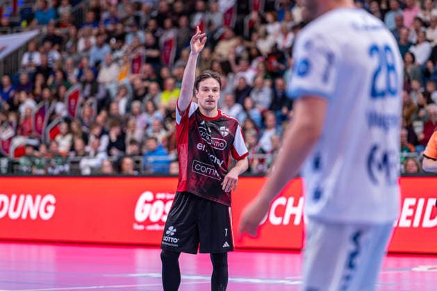 Leif Tissier (TSV Hannover-Burgdorf, Nr. 7) (v.l.), TSV Hannover-Burgdorf (rot) gegen TBV Lemgo Lippe (weiß) am 29. Spieltag der Saison 2025 2026 in der DAIKIN Handball-Bundesliga (26.04.2026, ZAG Arena (Hannover, GER), Copyright: xJanxGuentherx xTSVxHannover-Burgdorfx