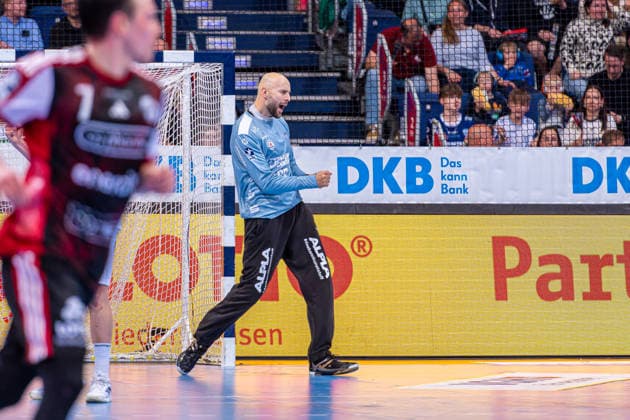 Urh Kastelic (TBV Lemgo Lippe, Nr. 99) (v.l.), TSV Hannover-Burgdorf (rot) gegen TBV Lemgo Lippe (weiß) am 29. Spieltag der Saison 2025 2026 in der DAIKIN Handball-Bundesliga (26.04.2026, ZAG Arena (Hannover, GER), Copyright: xJanxGuentherx xTSVxHannover-Burgdorfx