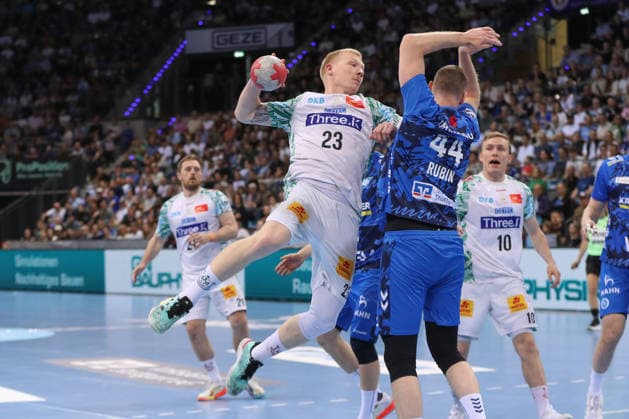 26.04.2026, xgox, Handball - Daikin HBL TVB Stuttgart - SC Magdeburg emspor, v.l. Magnus Saugstrup (Magdeburg, 23) wirft Tor, Torschuetze, erzielt Tor, Treffer, scores the goal Stuttgart