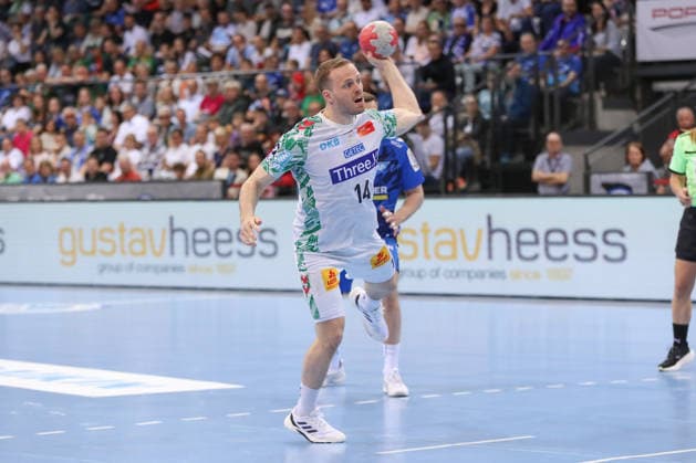 26.04.2026, xgox, Handball - Daikin HBL TVB Stuttgart - SC Magdeburg emspor, v.l. Omar Ingi Magnusson (Magdeburg, 14) beim Siebenmeter Stuttgart