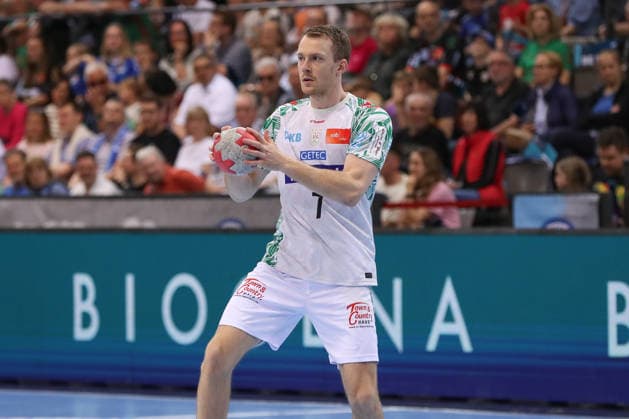 26.04.2026, xgox, Handball - Daikin HBL TVB Stuttgart - SC Magdeburg emspor, v.l. Felix Claar (Magdeburg, 7) am Ball, plays the ball Stuttgart