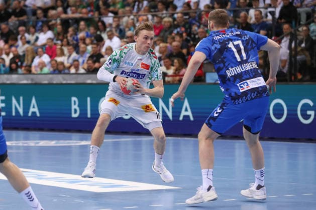 26.04.2026, xgox, Handball - Daikin HBL TVB Stuttgart - SC Magdeburg emspor, v.l. Gisli Thorgeir Kristjansson (Magdeburg, 10), Samuel Roethlisberger (Röthlisberger, Stuttgart, 17) Zweikampf, Duell, Kampf, tackle Stuttgart