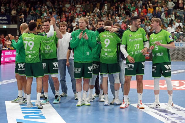 26.04.2026, xovx, Handball Daikin Handball Bundesliga, HSG Wetzlar - Bergischer HC Die Spieler der HSG Wetzlar bejubeln den 33:29 Sieg über den Bergischen HC Wetzlar Buderus-Arena Hessen Deutschland (DE)