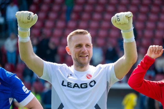 Deutschland: 3.Liga 2025 2026 - FC Viktoria Köln vs FC Energie Cottbus - 35. Spieltag - Sportpark Höhenberg-Stadion (Köln): Siegesfeier, Reaktion Marius Funk (FC Energie Cottbus, 33) Jubel, Begeisterung, glücklich, feiern *** Germany 3 Liga 2025 2026 FC Viktoria Köln vs FC Energie Cottbus 35 Matchday Sportpark Höhenberg Stadion Köln Victory celebration, reaction Marius Funk FC Energie Cottbus, 33 Cheers, enthusiasm, happy, celebrate Copyright: xOrhanxHabashx