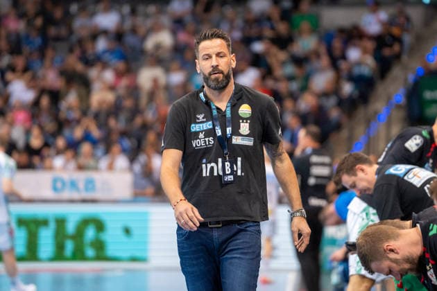 Handball I Herren I Saison 2025-2026 I Bundesliga I 29. Spieltag I TVB Stuttgart - SC Magdeburg I 26.04.2026 Bennet Wiegert (Trainer, SC Magdeburg) Stuttgart Porsche Arena Baden-Württemberg Deutschland Copyright: xLobeca MaxxPetershansx