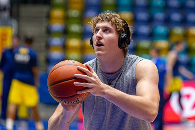 Basketball Bundesliga BBL, Frankfurt Skyliners vs. ALBA Berlin, Süwag Energie Arena Frankfurt am Main; 26.04.2026 Basketball Bundesliga BBL, Frankfurt am Main, Germany - 26.04.2026: Jacob Holt (Frankfurt Skyliners, 10) beim Warm-Up, Basketball Bundesliga BBL, Spiel der Frankfurt Skyliners vs. ALBA Berlin, Süwag Energie Arena Frankfurt am Main Copyright: xBEAUTIFULxSPORTS Freudensteinx