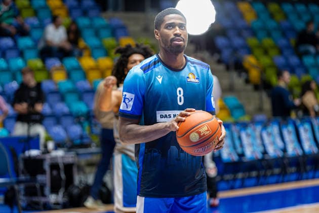 Basketball Bundesliga BBL, Frankfurt Skyliners vs. ALBA Berlin, Süwag Energie Arena Frankfurt am Main; 26.04.2026 Basketball Bundesliga BBL, Frankfurt am Main, Germany - 26.04.2026: William Christmas (Frankfurt Skyliners, 8) beim Warm-Up, Basketball Bundesliga BBL, Spiel der Frankfurt Skyliners vs. ALBA Berlin, Süwag Energie Arena Frankfurt am Main Copyright: xBEAUTIFULxSPORTS Freudensteinx