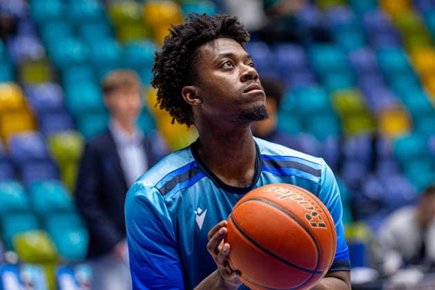 Basketball Bundesliga BBL, Frankfurt Skyliners vs. ALBA Berlin, Süwag Energie Arena Frankfurt am Main; 26.04.2026 Basketball Bundesliga BBL, Frankfurt am Main, Germany - 26.04.2026: Nahiem Alleyne (Frankfurt Skyliners, 4) beim Warm-Up, Basketball Bundesliga BBL, Spiel der Frankfurt Skyliners vs. ALBA Berlin, Süwag Energie Arena Frankfurt am Main Copyright: xBEAUTIFULxSPORTS Freudensteinx