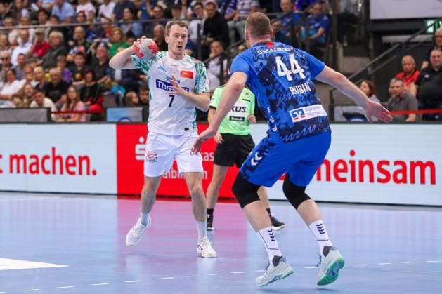 26.04.2026, xgox, Handball - Daikin HBL TVB Stuttgart - SC Magdeburg emspor, v.l. Felix Claar (Magdeburg, 7), Lenny Rubin (Stuttgart, 44) Zweikampf, Duell, Kampf, tackle Stuttgart