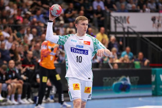 26.04.2026, xgox, Handball - Daikin HBL TVB Stuttgart - SC Magdeburg emspor, v.l. Gisli Thorgeir Kristjansson (Magdeburg, 10) am Ball, plays the ball Stuttgart
