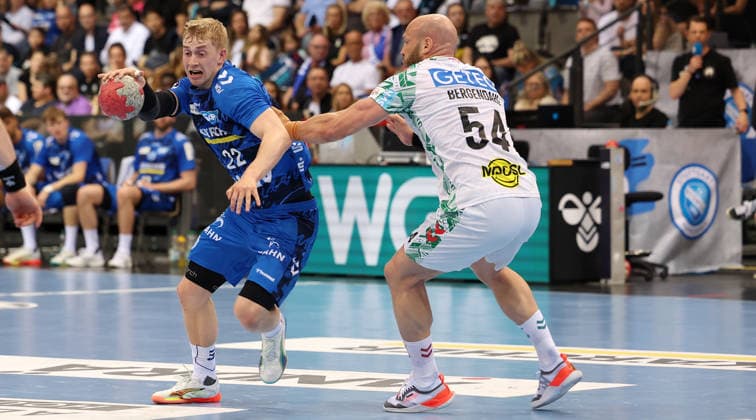 26.04.2026 Stuttgart, Handball TVB Stuttgart vs. SC Magdeburg, v.l. Torben Matzken (TVB), Oscar Bergendahl (Magdeburg)