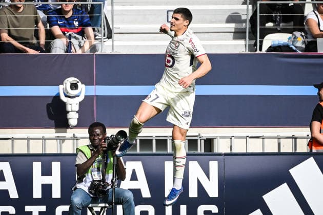 April 26, 2026, Paris, France, France: Matias FERNANDEZ-PARDO of Lille celebrates his goal during the Ligue 1 match between Paris FC and Lille OSC (LOSC) at Jean-Bouin Stadium on April 26, 2026 in Paris, France. Paris FC V Lille OSC - Ligue 1  - ZUMAm308 20260426_zsp_m308_004 Copyright: xMatthieuxMirvillex