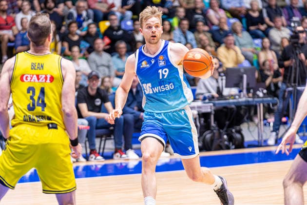 Basketball Bundesliga BBL, Frankfurt Skyliners vs. ALBA Berlin, Süwag Energie Arena Frankfurt am Main; 26.04.2026 Basketball Bundesliga BBL, Frankfurt am Main, Germany - 26.04.2026: Till Pape (Frankfurt Skyliners, 19) gegen Justin Bean (ALBA BERLIN, 34), Basketball Bundesliga BBL, Spiel der Frankfurt Skyliners vs. ALBA Berlin, Süwag Energie Arena Frankfurt am Main Copyright: xBEAUTIFULxSPORTS Freudensteinx