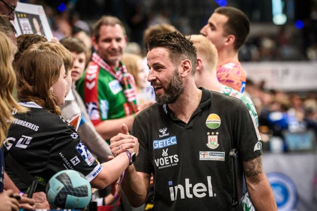 Bennet Wiegert (Trainer SC Magdeburg) - Handshake mit Fans GER, TVB Stuttgart - SC Magdeburg, DAIKIN HBL, Handball, Bundesliga, 29. Spieltag, Spielzeit 2025 2026, 26.04.2026 GER, TVB Stuttgart - SC Magdeburg, DAIKIN HBL, Handball, Bundesliga, 29. Spieltag, Spielzeit 2025 2026, 26.04.2026 Stuttgart Copyright: xSandyxDinkelackerx EP_SDR