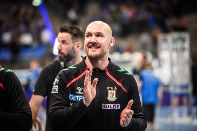 Christian OÂ Sullivan (SC Magdeburg 24) - Freude, Jubel nach Auswaertssieg gegen den TVB Stuttgart GER, TVB Stuttgart - SC Magdeburg, DAIKIN HBL, Handball, Bundesliga, 29. Spieltag, Spielzeit 2025 2026, 26.04.2026 GER, TVB Stuttgart - SC Magdeburg, DAIKIN HBL, Handball, Bundesliga, 29. Spieltag, Spielzeit 2025 2026, 26.04.2026 Stuttgart Copyright: xSandyxDinkelackerx EP_SDR