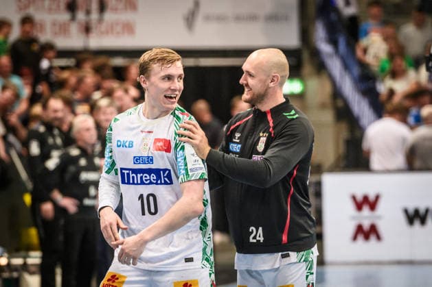 Gisli Thorgeir Kristjansson (SC Magdeburg 10) und Christian OÂ Sullivan (SC Magdeburg 24) - freuen sich gemeinsam ueber Auswaertssieg gegen den TVB Stuttgart GER, TVB Stuttgart - SC Magdeburg, DAIKIN HBL, Handball, Bundesliga, 29. Spieltag, Spielzeit 2025 2026, 26.04.2026 GER, TVB Stuttgart - SC Magdeburg, DAIKIN HBL, Handball, Bundesliga, 29. Spieltag, Spielzeit 2025 2026, 26.04.2026 Stuttgart Copyright: xSandyxDinkelackerx EP_SDR