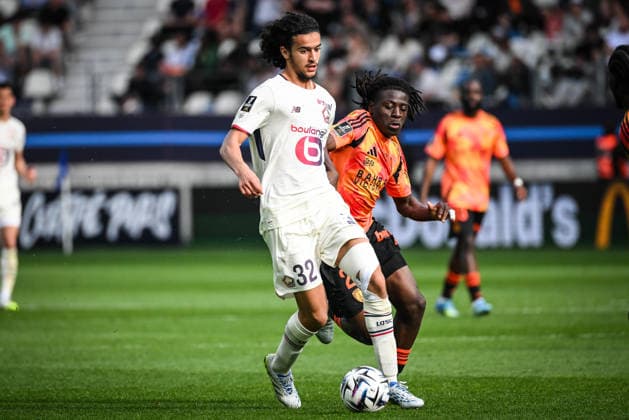April 26, 2026, Paris, France, France: Ayyoub BOUADDI of Lille and Rudy MATONDO of Paris FC during the Ligue 1 match between Paris FC and Lille OSC (LOSC) at Jean-Bouin Stadium on April 26, 2026 in Paris, France. Paris FC V Lille OSC - Ligue 1  - ZUMAm308 20260426_zsp_m308_008 Copyright: xMatthieuxMirvillex
