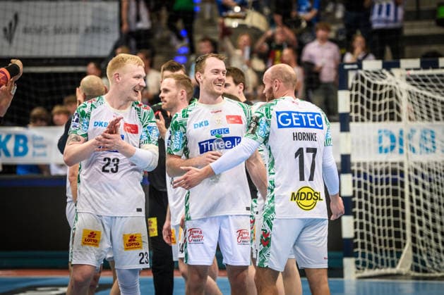 Freuen sich gemeinsam: Magnus Saugstrup (SC Magdeburg 23), Felix Claar (SC Magdeburg 07), Tim Hornke (SC Magdeburg 17) und Team GER, TVB Stuttgart - SC Magdeburg, DAIKIN HBL, Handball, Bundesliga, 29. Spieltag, Spielzeit 2025 2026, 26.04.2026 GER, TVB Stuttgart - SC Magdeburg, DAIKIN HBL, Handball, Bundesliga, 29. Spieltag, Spielzeit 2025 2026, 26.04.2026 Stuttgart Copyright: xSandyxDinkelackerx EP_SDR