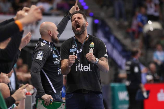26.04.2026, xgox, Handball - Daikin HBL TVB Stuttgart - SC Magdeburg emspor, v.l. Bennet Wiegert (Magdeburg, Trainer) Jubel, Torjubel, jubelt ueber das Tor, celebrate the goal, celebration Stuttgart