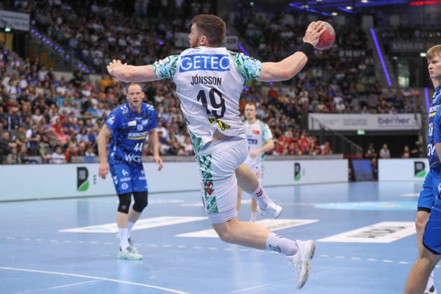 26.04.2026, xgox, Handball - Daikin HBL TVB Stuttgart - SC Magdeburg emspor, v.l. Elvar Oern Jonsson (Magdeburg, 19) wirft Tor, Torschuetze, erzielt Tor, Treffer, scores the goal Stuttgart