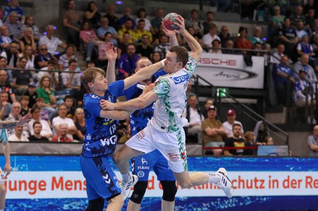 26.04.2026, xgox, Handball - Daikin HBL TVB Stuttgart - SC Magdeburg emspor, v.l. Linus Schmid (Stuttgart, 18), Felix Claar (Magdeburg, 7) Zweikampf, Duell, Kampf, tackle Stuttgart