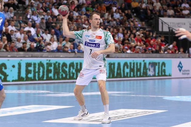 26.04.2026, xgox, Handball - Daikin HBL TVB Stuttgart - SC Magdeburg emspor, v.l. Felix Claar (Magdeburg, 7) am Ball, plays the ball Stuttgart
