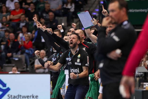 26.04.2026, xgox, Handball - Daikin HBL TVB Stuttgart - SC Magdeburg emspor, v.l. Bennet Wiegert (Magdeburg, Trainer) Jubel, Torjubel, jubelt ueber das Tor, celebrate the goal, celebration Stuttgart