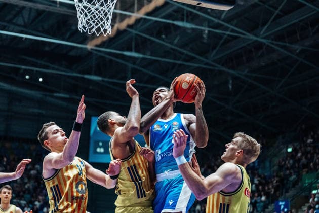 Justin Bean (Alba Berlin, 34), William Christmas (Skyliners Frankfurt, 08) GER, Skyliners Frankfurt vs. Alba Berlin, easycredit BBL, Bundesliga, 31 Spieltag, Saison 2025 2026. 26.04.2026 Eibner-Pressefoto Attila Ziga GER, Skyliners Frankfurt vs. Alba Berlin, easycredit BBL, Bundesliga, 31 Spieltag, Saison 2025 2026. 26.04.2026 Frankfurt am Main Copyright: xEibner-Pressefotox EP_AZA
