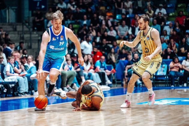 Till Pape (Skyliners Frankfurt, 19), Malte Delow (Alba Berlin, 06) GER, Skyliners Frankfurt vs. Alba Berlin, easycredit BBL, Bundesliga, 31 Spieltag, Saison 2025 2026. 26.04.2026 Eibner-Pressefoto Attila Ziga GER, Skyliners Frankfurt vs. Alba Berlin, easycredit BBL, Bundesliga, 31 Spieltag, Saison 2025 2026. 26.04.2026 Frankfurt am Main Copyright: xEibner-Pressefotox EP_AZA