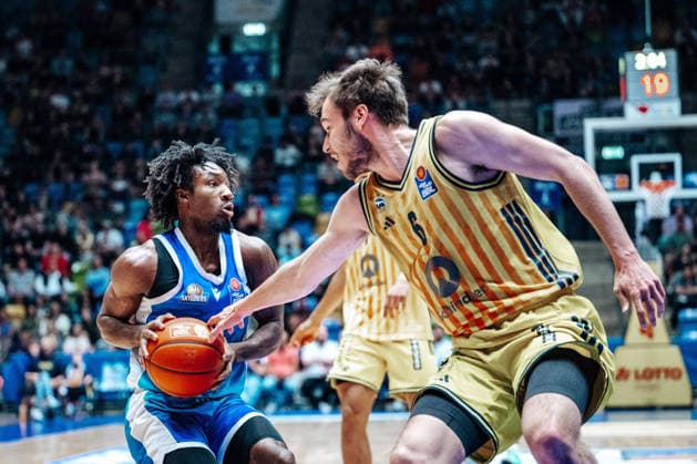 Isaiah Swope (Skyliners Frankfurt, 01), Malte Delow (Alba Berlin, 06) GER, Skyliners Frankfurt vs. Alba Berlin, easycredit BBL, Bundesliga, 31 Spieltag, Saison 2025 2026. 26.04.2026 Eibner-Pressefoto Attila Ziga GER, Skyliners Frankfurt vs. Alba Berlin, easycredit BBL, Bundesliga, 31 Spieltag, Saison 2025 2026. 26.04.2026 Frankfurt am Main Copyright: xEibner-Pressefotox EP_AZA