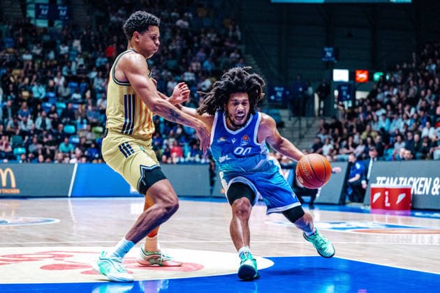 Tyger Campbell (Skyliners Frankfurt, 00), Michael Rataj (Alba Berlin, 21) GER, Skyliners Frankfurt vs. Alba Berlin, easycredit BBL, Bundesliga, 31 Spieltag, Saison 2025 2026. 26.04.2026 Eibner-Pressefoto Attila Ziga GER, Skyliners Frankfurt vs. Alba Berlin, easycredit BBL, Bundesliga, 31 Spieltag, Saison 2025 2026. 26.04.2026 Frankfurt am Main Copyright: xEibner-Pressefotox EP_AZA