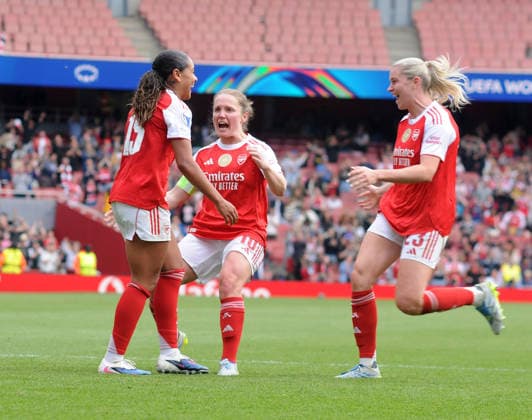 Football - 2025 2026 UEFA Women™s Champions League - Semi-Final, First Leg: Arsenal vs. OL Lyonnes - Emirates Stadium - Sunday 26th April 2026 Olivia Smith of Arsenal celebrates with Kim Little and Alessia Russo after scoring Arsenal™s winning goal 