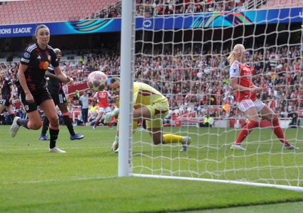 Football - 2025 2026 UEFA Women™s Champions League - Semi-Final, First Leg: Arsenal vs. OL Lyonnes - Emirates Stadium - Sunday 26th April 2026 Stina Blackstenius of Arsenal misses the ball, put put off Lyon goalkeeper enough too see the ball bobble into the net for Arsenal™s equalising goal 