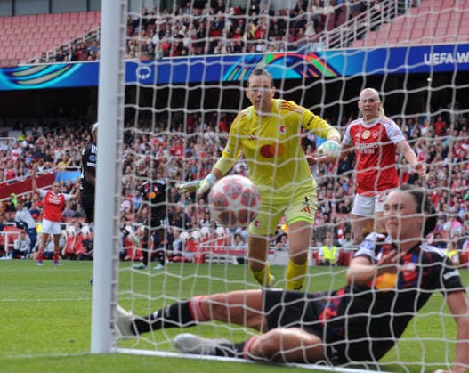 Football - 2025 2026 UEFA Women™s Champions League - Semi-Final, First Leg: Arsenal vs. OL Lyonnes - Emirates Stadium - Sunday 26th April 2026 Stina Blackstenius of Arsenal misses the ball, put put off Lyon goalkeeper enough too see the ball bobble into the net for Arsenal™s equalising goal 