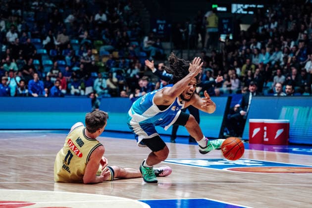 Moses Wood (Alba Berlin, 11), Tyger Campbell (Skyliners Frankfurt, 00) GER, Skyliners Frankfurt vs. Alba Berlin, easycredit BBL, Bundesliga, 31 Spieltag, Saison 2025 2026. 26.04.2026 Eibner-Pressefoto Attila Ziga GER, Skyliners Frankfurt vs. Alba Berlin, easycredit BBL, Bundesliga, 31 Spieltag, Saison 2025 2026. 26.04.2026 Frankfurt am Main Copyright: xEibner-Pressefotox EP_AZA