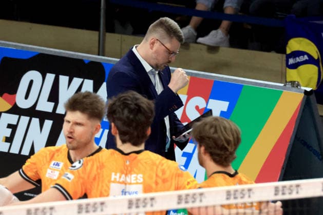 DEU, DVV, 1.VBL, BR Volleys vs. Friedrichshafen, 26.04.2026, Max-Schmeling-Halle, Berlin, DEU, DVV, 1.VBL, BR Volleys vs. Friedrichshafen, im Bild Co-Trainer Markus Steuerwald (BR Volleys)