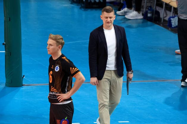DEU, DVV, 1.VBL, BR Volleys vs. Friedrichshafen, 26.04.2026, Max-Schmeling-Halle, Berlin, DEU, DVV, 1.VBL, BR Volleys vs. Friedrichshafen, im Bild Cheftrainer Adam Swaczyna (Friedrichshafen), Lenny Graven (Friedrichshafen 6)