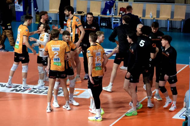 DEU, DVV, 1.VBL, BR Volleys vs. Friedrichshafen, 26.04.2026, Max-Schmeling-Halle, Berlin, DEU, DVV, 1.VBL, BR Volleys vs. Friedrichshafen, im Bild BR Volleys-Spielerkreis