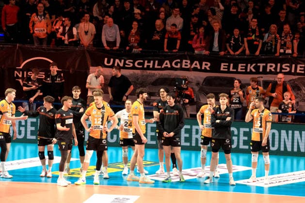 DEU, DVV, 1.VBL, BR Volleys vs. Friedrichshafen, 26.04.2026, Max-Schmeling-Halle, Berlin, DEU, DVV, 1.VBL, BR Volleys vs. Friedrichshafen, im Bild BR Volleys-Spielerkreis