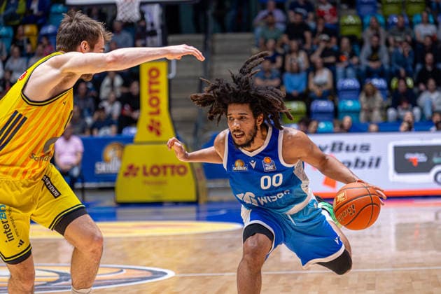 Basketball Bundesliga BBL, Frankfurt Skyliners vs. ALBA Berlin, Süwag Energie Arena Frankfurt am Main; 26.04.2026 Basketball Bundesliga BBL, Frankfurt am Main, Germany - 26.04.2026: Tyger Campbell (Frankfurt Skyliners, 00) am Ball, Basketball Bundesliga BBL, Spiel der Frankfurt Skyliners vs. ALBA Berlin, Süwag Energie Arena Frankfurt am Main Copyright: xBEAUTIFULxSPORTS Freudensteinx