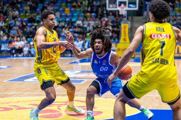 Basketball Bundesliga BBL, Frankfurt Skyliners vs. ALBA Berlin, Süwag Energie Arena Frankfurt am Main; 26.04.2026 Basketball Bundesliga BBL, Frankfurt am Main, Germany - 26.04.2026: Tyger Campbell (Frankfurt Skyliners, 00) am Ball, Basketball Bundesliga BBL, Spiel der Frankfurt Skyliners vs. ALBA Berlin, Süwag Energie Arena Frankfurt am Main Copyright: xBEAUTIFULxSPORTS Freudensteinx